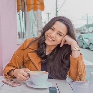 Meet your Posher, Raquel